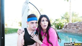 Hot MILF Makayla Cox gives nice blowjob outdoors