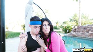 Hot MILF Makayla Cox gives nice blowjob outdoors