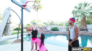 Hot MILF Makayla Cox gives nice blowjob outdoors