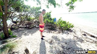 Flexible Kelsi Monroe does sport exercises outdoors