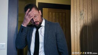 Husband of Ella Hughes caught her getting facialed