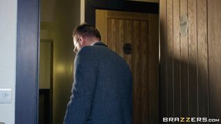 Husband of Ella Hughes caught her getting facialed