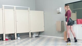 Giselle Palmer caught Honey Gold being banged in the toilet