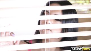 Latina Rose Monroe demosntrates her big round butt