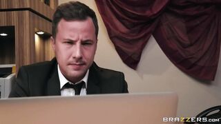 Ariana Marie enticeс Jessy with her delightful parts