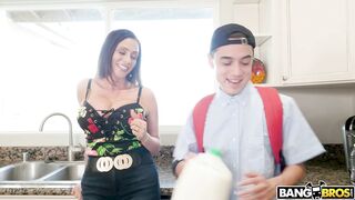 Ariella Ferrera got her nice big juggs worshipped by Jordi