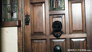 Georgie Lyall seducing the guy by doing sport exercises