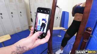 Busty mom Ryan Conner makes selfies in the locker room
