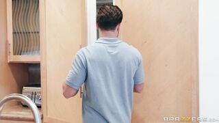 Amazing mom Reagan Foxx is making selfies