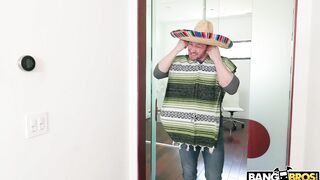 Latina MILF Luna Star shows off her beautiful ass