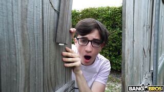 Rharri Rhound demonstrates her round ass poolside