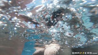 Latina Ella Knox gives blowjob in the pool