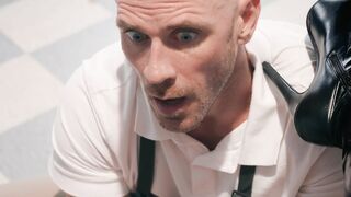 Brittany Andrews in sexy outfit got her pussy tongued