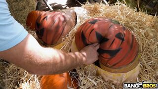 Rose Monroe and Valentina Jewels get their pussies banged