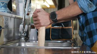 MILF Candy Alexa wants to fuck the plumber