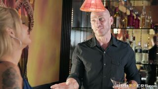 Johnny Sins gets seduced by Bonnie Rotten