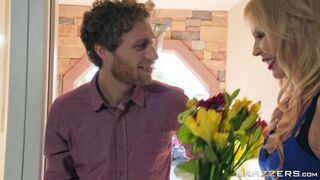 Horny MILF Erica Lauren met Michael Vegas