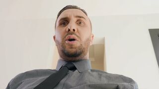 Riley Steele gives nice blowjob in POV