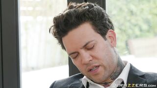 Cuban Luna Star shows off her blowjob skills