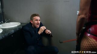 Alyssa Reece loves getting her slit tongued