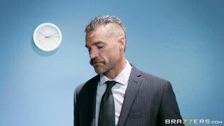 Audrey Bitoni on her knees gives masterful blowjob