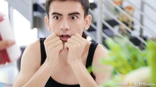 Sofia Rose is amazed by the size of Jordi's cock