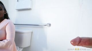 Ebony Osa Lovely is sucking the white cock through the glory hole