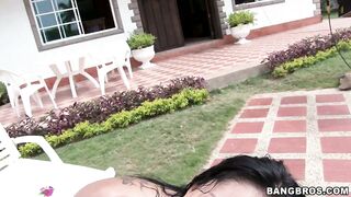 Sexy Colombian slut Cielo sucks cock outdoor