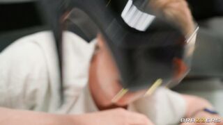 Alexis Fawx gives masterful blowjob