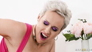 Dominno and Angel Wicky lic each other pussies