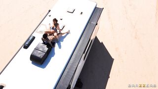 Alexis Fawx is fucking Small Hands outdoors