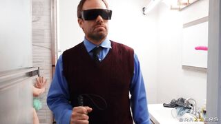 Van Wylde fucks Codi Vore standing in the bathtub