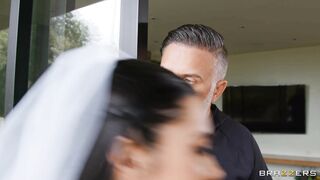 Jazmin Luv gives perfect blowjob