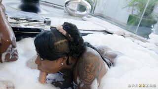 Gogo Fukme and Yum The Boss pleasure Juan in the bathtub