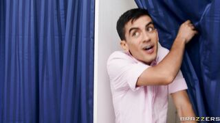 Jordi is spying on Taylee Wood