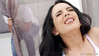 Katrina Moreno is masturbating on the sunbed