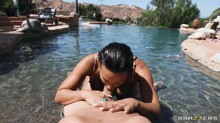 Luna Star gives blow and tit jobs to Scott Nails