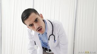 Jolee Love is squirting in the hospital