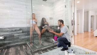 Tiffany Watson and Ebony Mystique have squirting fun