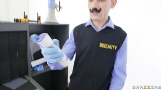 Kiara Lord gets her pussy explored by Jordi