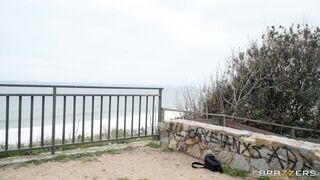 Jada Sparks gives hot blowjob outdoors