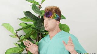 Kaiia Eve and Deja Marie came to masseur Van Wylde