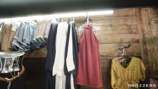 Mellanie Monroe spread legs and got her pussy nailed