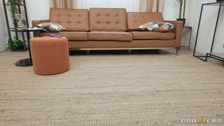 MILF Sedona Reign is sucking two dicks