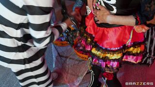 Granny Rita Daniels is sucking Van Wylde's dick