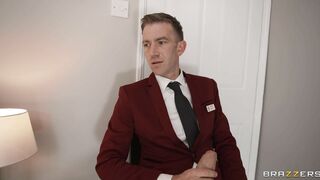 Gina Varney gets her pussy licked by Lenina Crowne