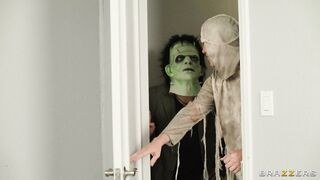 Emma Hix and Antonella La Sirena are sucking cock and licking balls