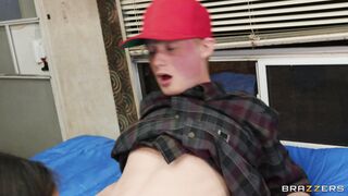 Zoey Sinn orally pleasures Jimmy Michaels