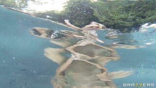 Kaylee Evans getting her pussy slammed in the pool