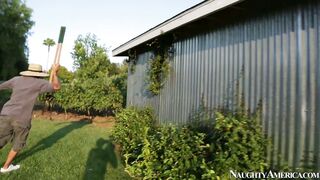 Yurizan Beltran takes big gush of sperm on her face